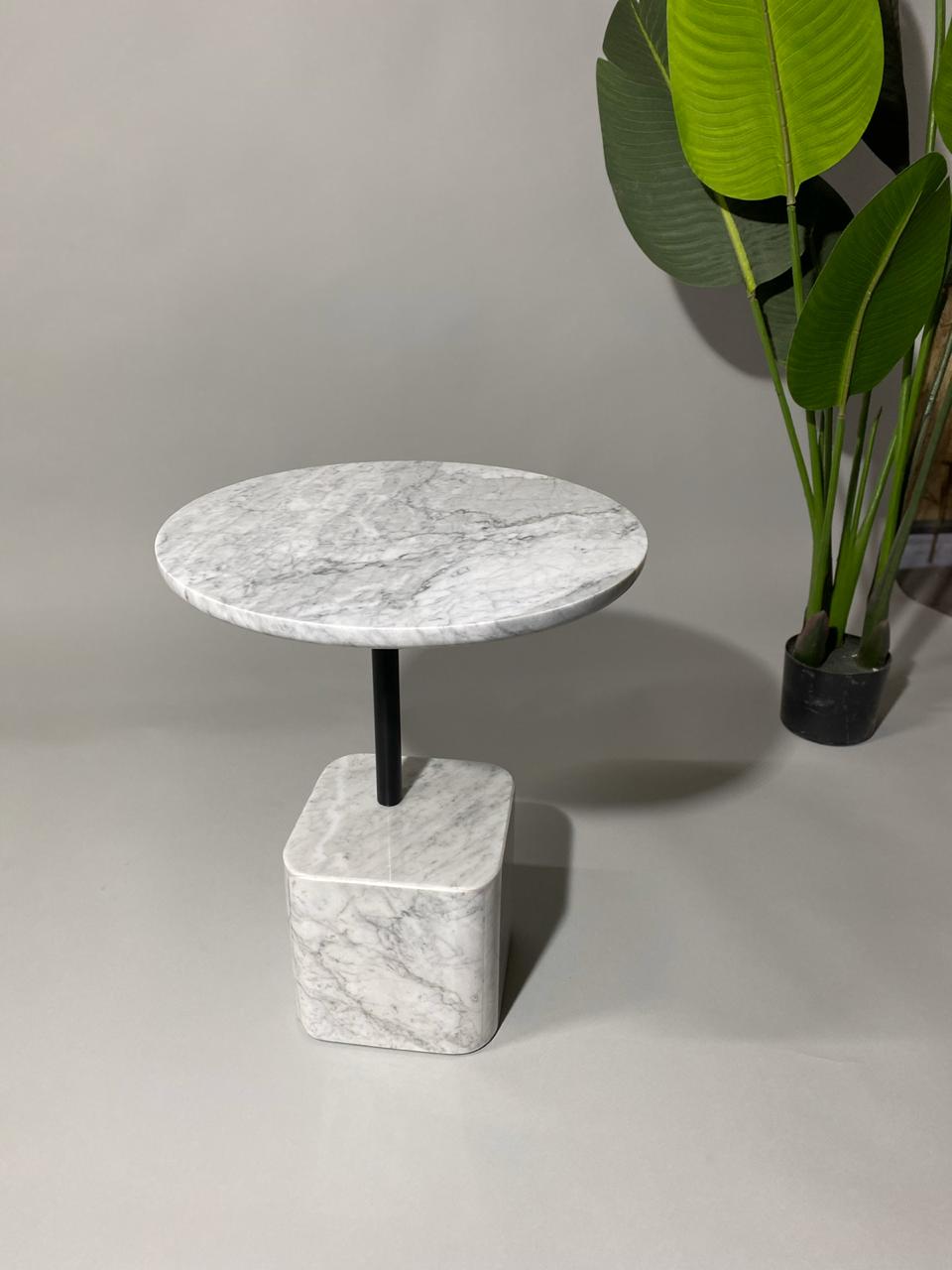 Мраморный стол